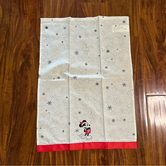 Pottery Barn Disney Mickey Mouse Holiday Guest Hand Towel Set of 2 - Picture 6 of 6